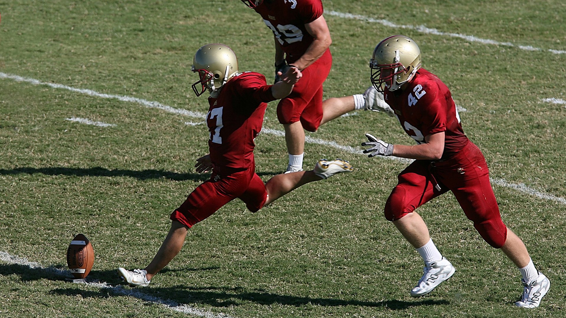 湖人前锋在哈佛演讲，探讨体育与教育平衡，湖人前锋是谁